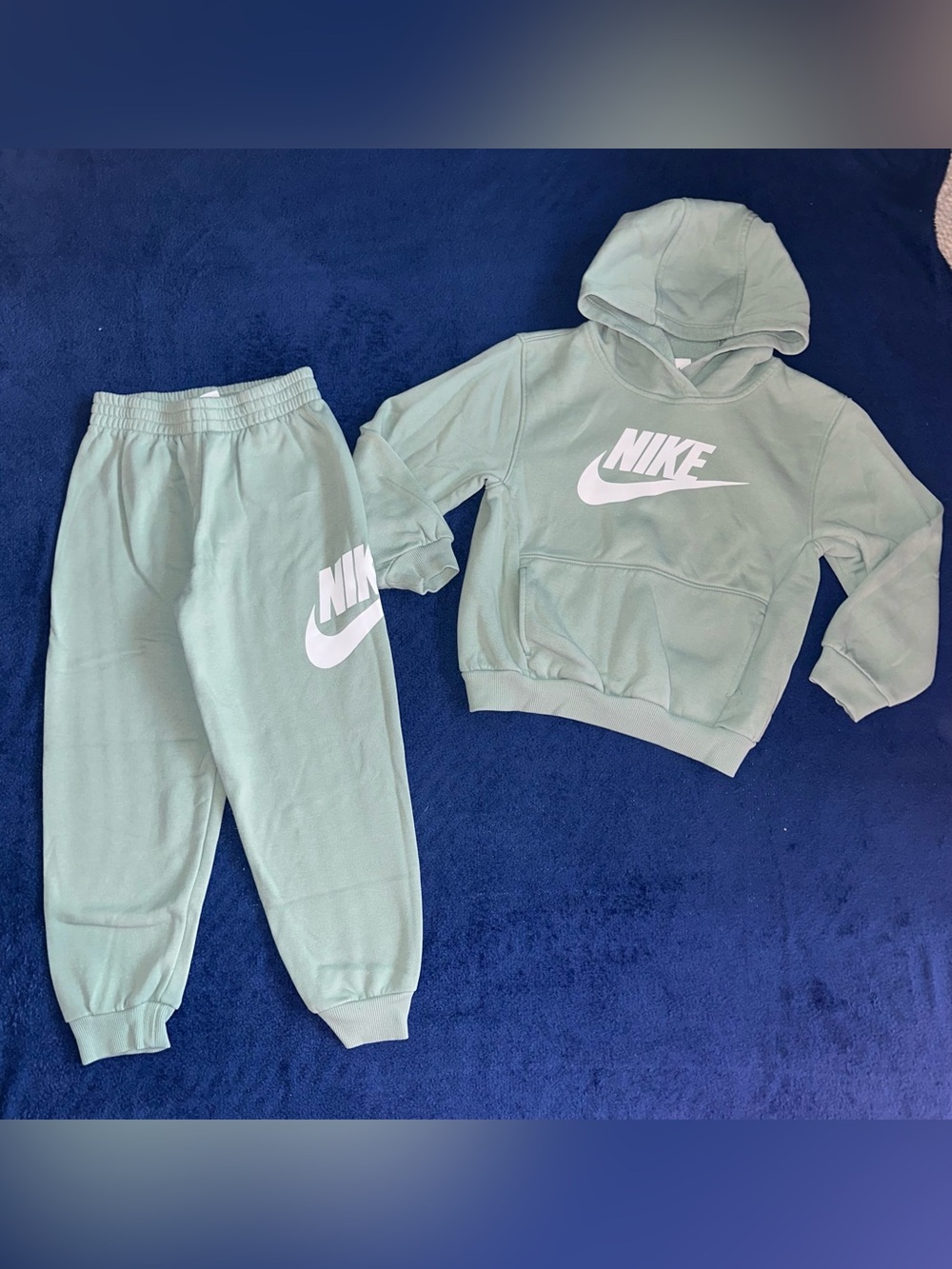Nike Kids Unisex Mint Green Tracksuit Set Sweatpants Hoodie Size 7